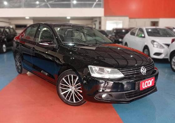 VOLKSWAGEN JETTA 2.0 COMFORTLINE FLEX 4P MANUAL